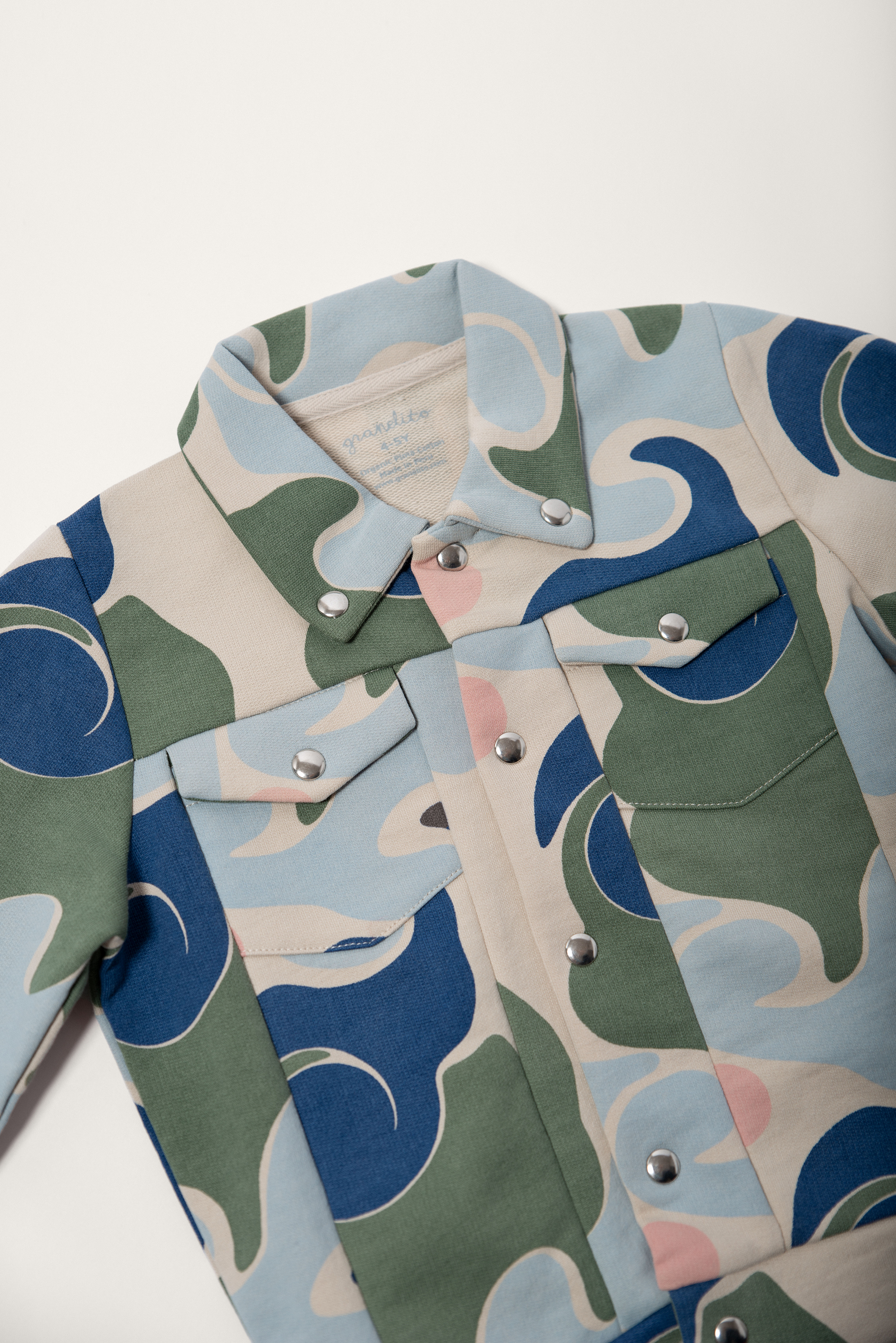 Jersey jacket with abstract wave print