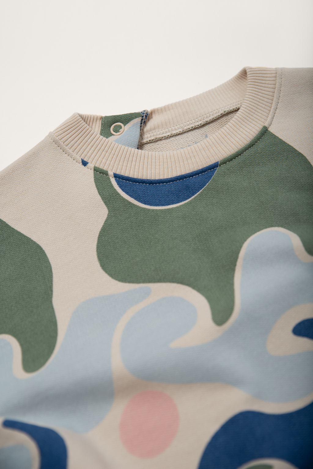 Sweatshirt with wave print